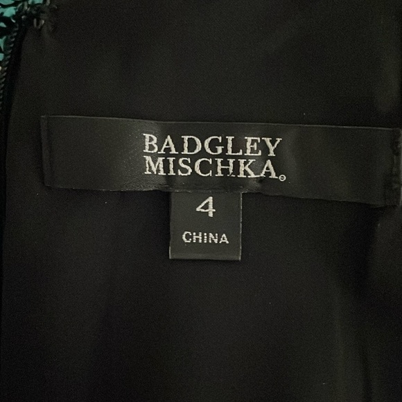 Badgley Mischka Mini Sheath Dress Sequins Feathers Size 4 Green Black White - Picture 7 of 11